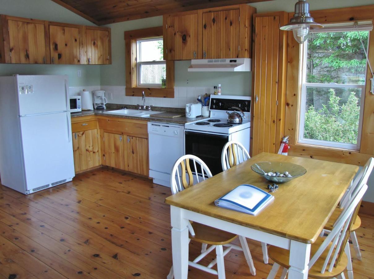 Larinda'S Landing Oceanfront Cottages Halifax Exterior foto